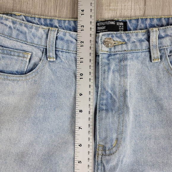 PrettyLittleThing Light Denim Staight Leg Jean - Picture 7 of 7